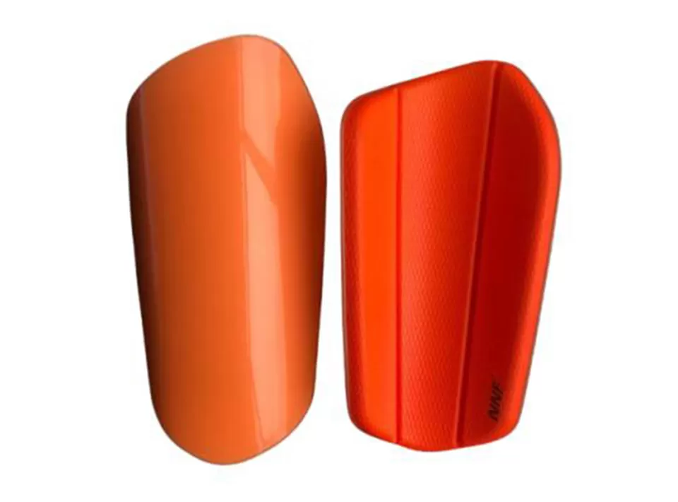 معدات واقية لكرة القدم